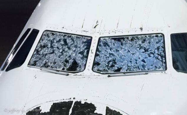 Полет на Делта попадна в тежка буря