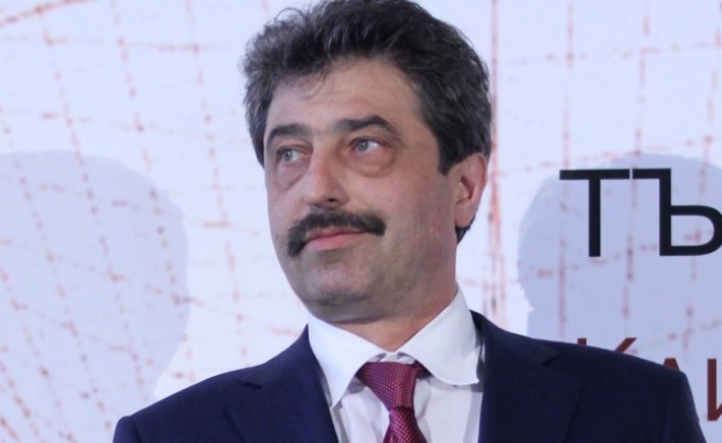 Цветан Василев: „Хапката „Виваком“ е прекалено голяма за алчната паст на Пеевски“