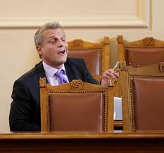 Пропуск на МЗ прави невъзможно приемането на новата  Национална здравна карта