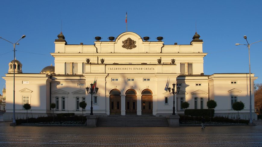 Депутатите обсъждат 12 законопроекта за изменение на ИК в 12 без 5