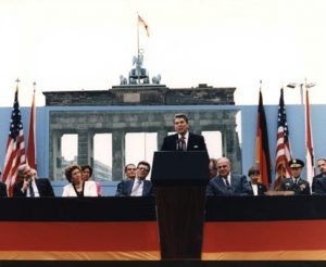 00001-reaganberlinwall