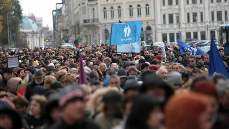 Властта си направи оглушки за гнева на учените