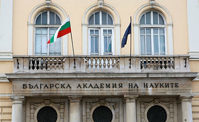 Парите за наука са само кръпки