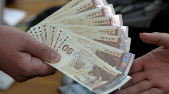 Минималната заплата става 460 лв. от 1 януари