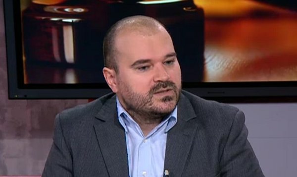 Г-н Президент, време е да спрете пълзящия преврат