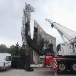 Бутането на паметника пред НДК се отлага, подпалиха крана