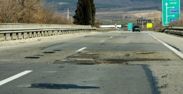 Галъп: Българите оценяват със среден 3 качеството на пътищата у нас