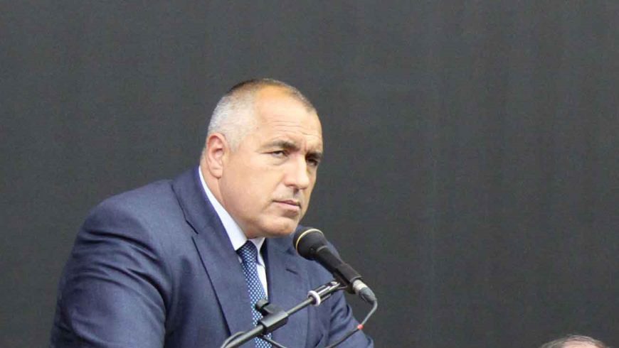 Борисов продължава с политическото изнудване и през изборния ден