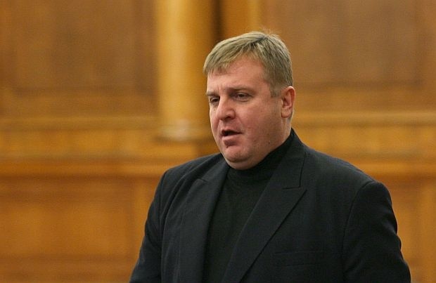 Каракачанов се скара на чуждите посолства
