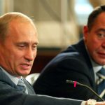 Вратът на бившия медиен съветник на Путин е бил счупен около смъртта му