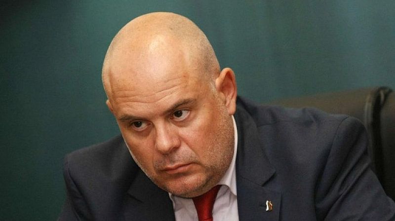 Сдружение БОЕЦ: Прокуратурата призна за връзката на Гешев с ортака на Ваклин
